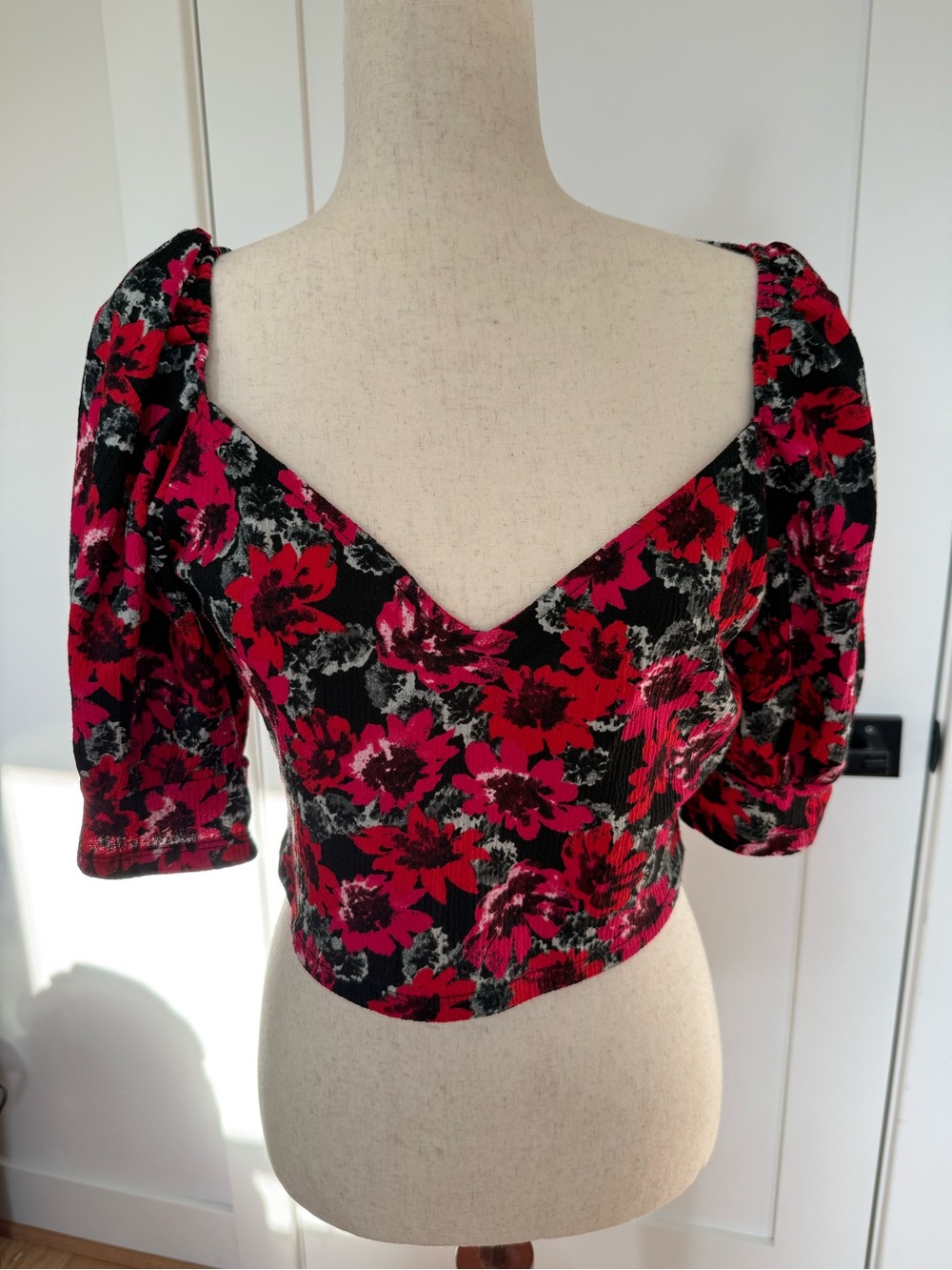 Floral sweetheart crop top